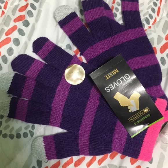 Touch Tech Gloves - Picture 2 of 5